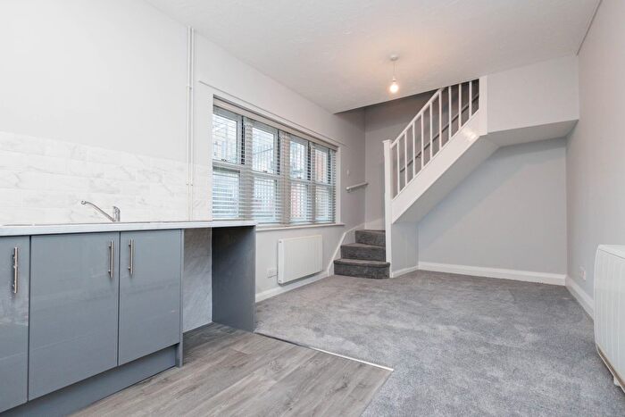 1 Bedroom Flat To Rent In Fir Vale Road, Bournemouth, BH1