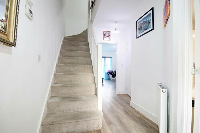 3 Bedroom End Of Terrace House For Sale In Archer Way, Enfield, EN2
