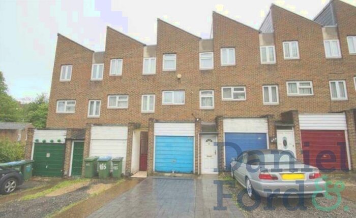 3 Bedroom House To Rent In Nightingale Vale, London, SE18