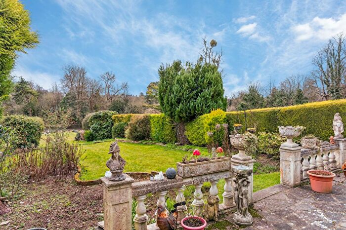 2 Bedroom Bungalow For Sale In Loudwater Drive, Loudwater, WD3