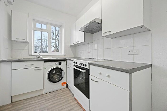 2 Bedroom Flat To Rent In Sheaveshill Avenue, London, NW9