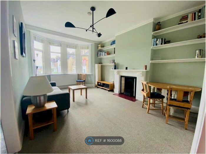 2 Bedroom Flat To Rent In Holmesdale Road, London, SE25