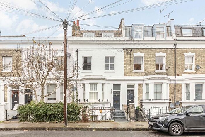 2 Bedroom Flat To Rent In Chesson Road, West Kensington, W14