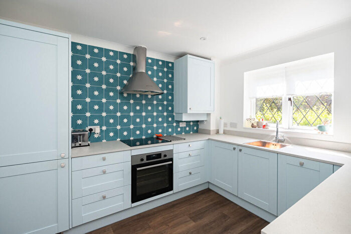 2 Bedroom Apartment For Sale In Harrowlands Park, Dorking, RH4