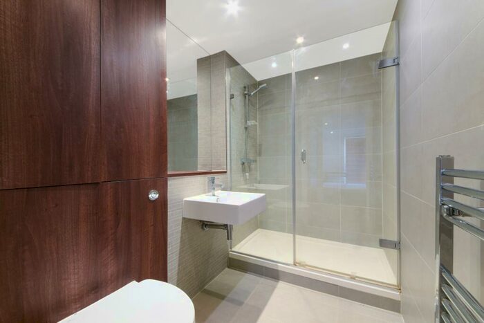 3 Bedroom Flat To Rent In Seven Sea Gardens, Bow, London, E3