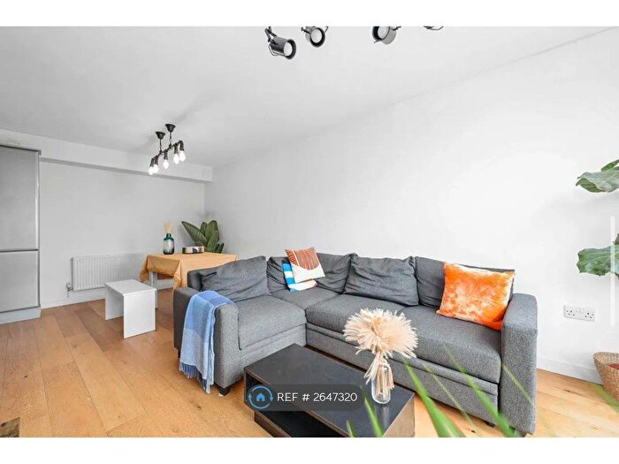 2 Bedroom Flat To Rent In Hackney Road, London, E2