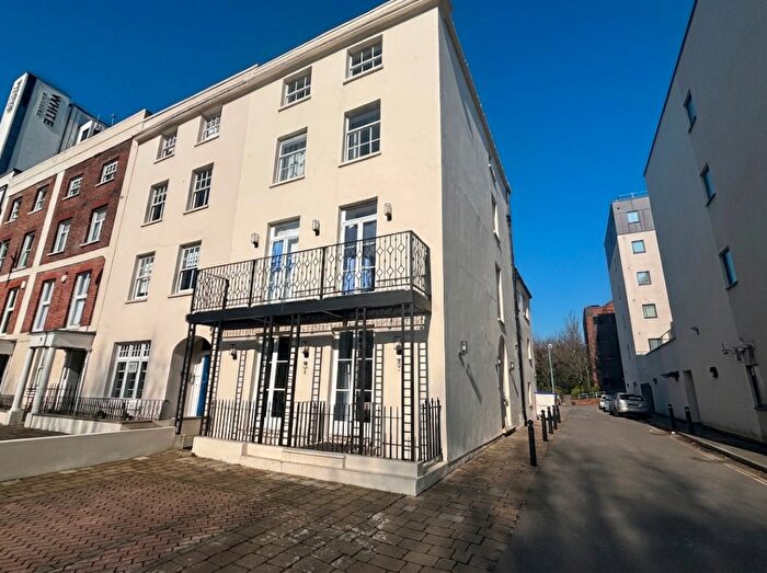 1 Bedroom Flat To Rent In Cumberland Place, SO15