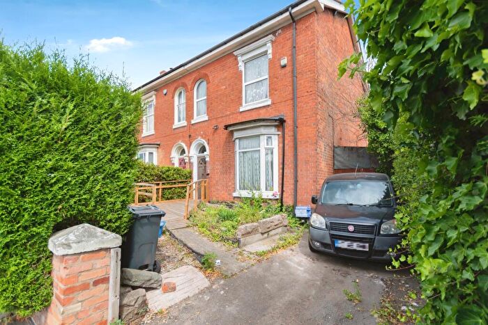 4 Bedroom Semi Detached House For Sale In Westley Road, Birmingham, B27