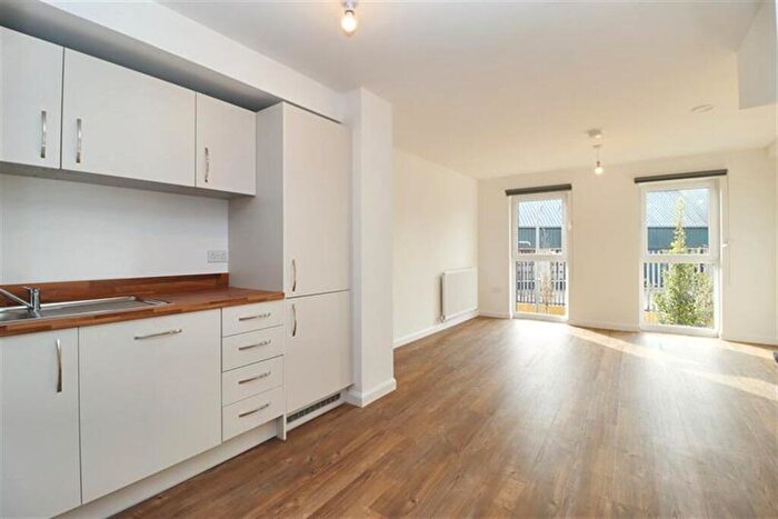 2 Bedroom Flat To Rent In Bedroom Property In Kilpatrick Bow, Edinburgh, EH6