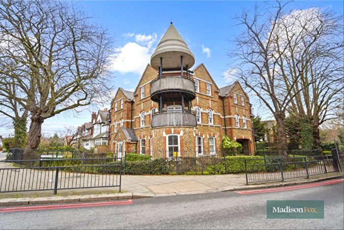2 Bedroom Apartment For Sale In Station Road, Loughton, Essex, IG10