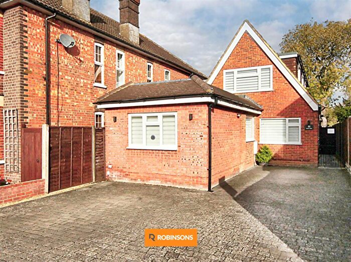 3 Bedroom Detached House For Sale In Downs Road, Dunstable, LU5