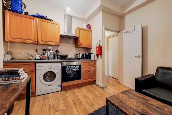 2 Bedroom Flat To Rent In Loftus Road, Shepherd's Bush, London W12