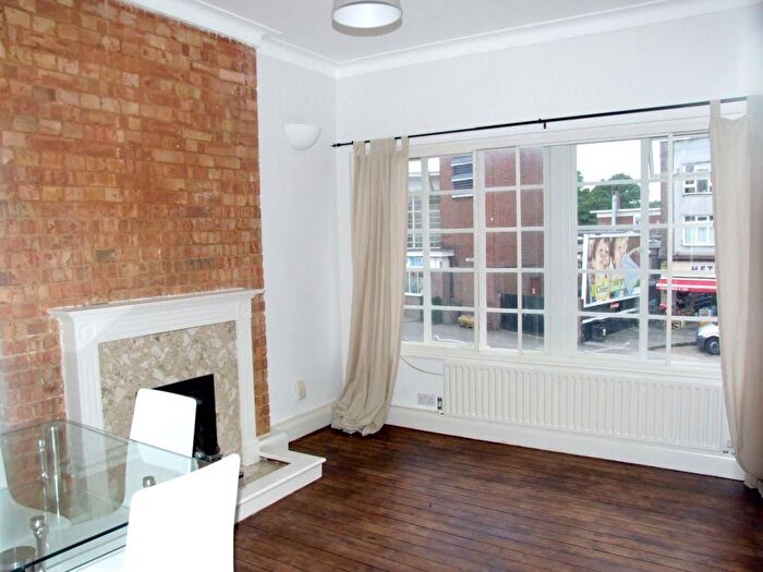 2 Bedroom Flat To Rent In Brownlow Road, London, N11