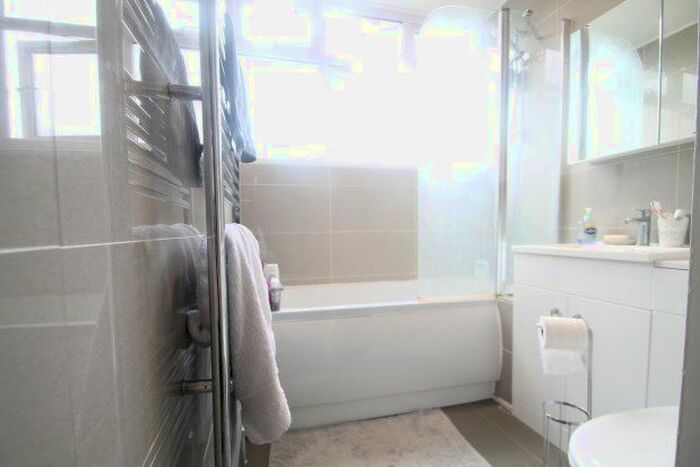 3 Bedroom Flat To Rent In Cameron House, Bromley, BR1