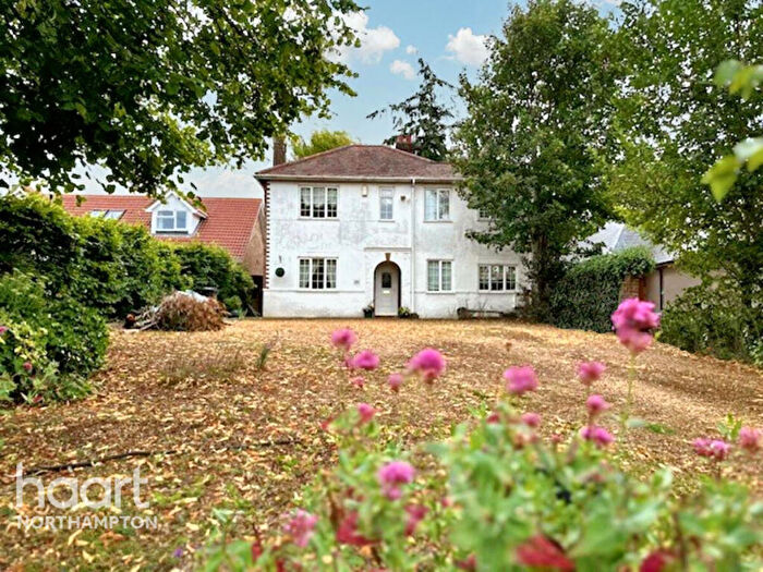 4 Bedroom Detached House For Sale In Station Road, Northampton, NN7