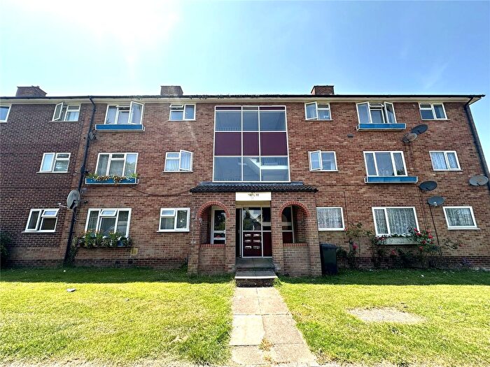 2 Bedroom Flat For Sale In St. Peters Road, Basingstoke, Hampshire, RG22