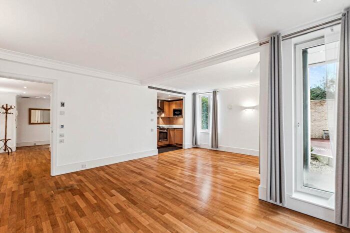 2 Bedroom Apartment To Rent In Lucas House, Kings Chelsea, SW10