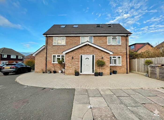 7 Bedroom Detached House For Sale In Sutherland Place, Luton, Bedfordshire, LU1