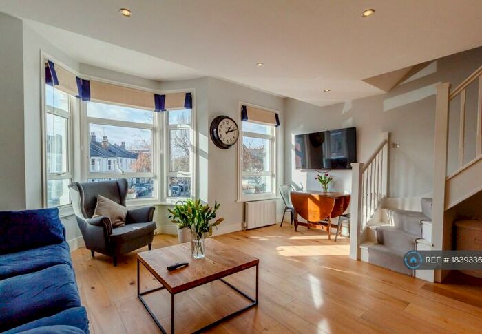 3 Bedroom Flat To Rent In Villiers Road, London, NW2