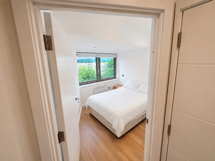 1 Bedroom Flat To Rent In Cleeve Road, Leatherhead, KT22