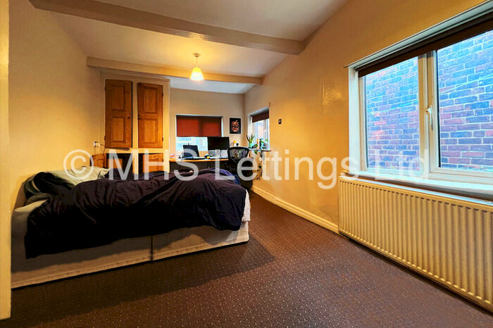 8 Bedroom Terraced House To Rent In Clarendon Road, Leeds, LS2
