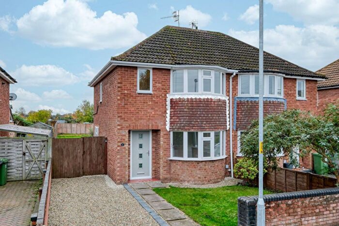 3 Bedroom Semi Detached House For Sale In Comer Avenue, Worcester, WR2