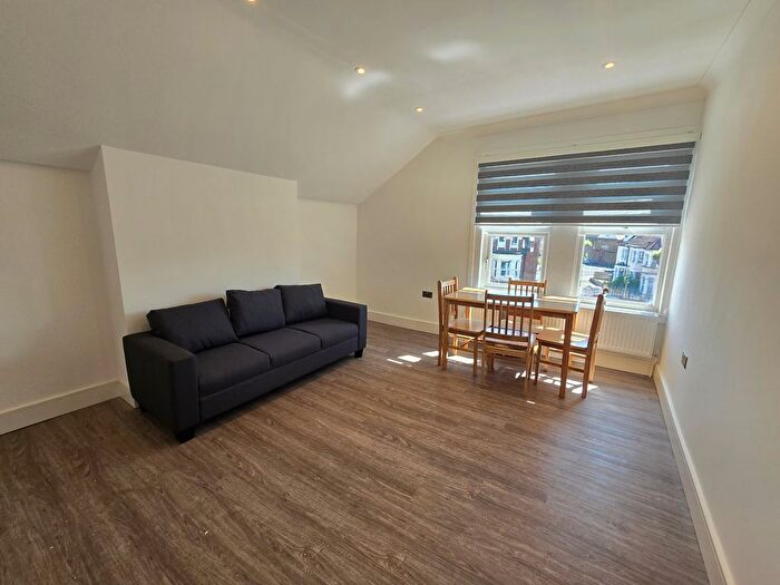 2 Bedroom Flat To Rent In St. Pauls Avenue, London, NW2