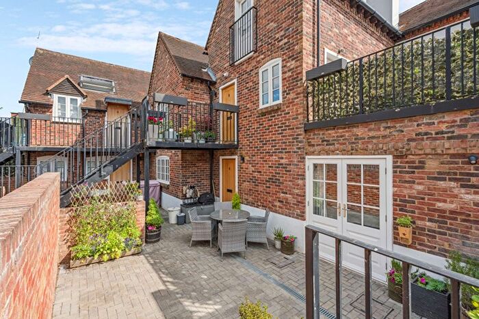 1 Bedroom Flat For Sale In High Street, The Old Red Lion, HP16