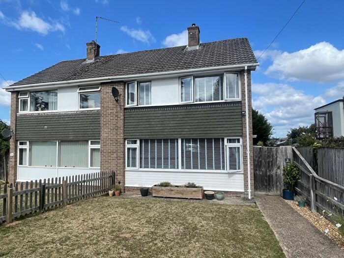 3 Bedroom Semi-detached House For Sale In Newlands Close, St Thomas, EX2