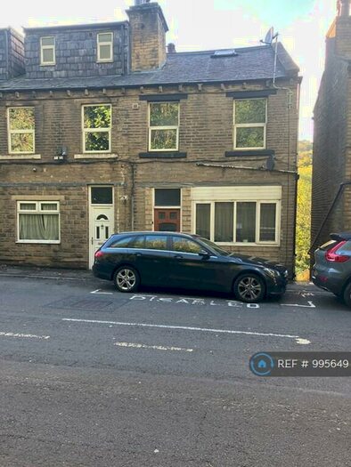 2 Bedroom Flat To Rent In Burnley Road, Luddendenfoot, Halifax, HX2