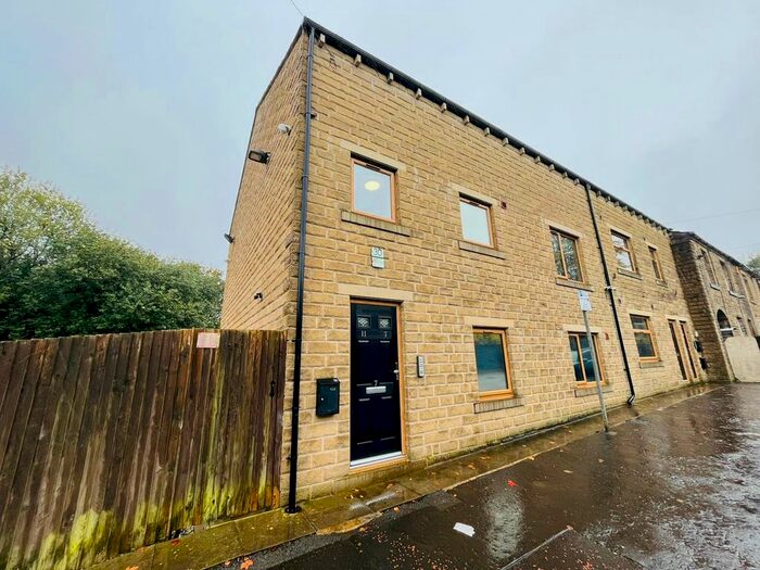 2 Bedroom Flat To Rent In High Fields, Wakefield Road, Sowerby Bridge, HX6