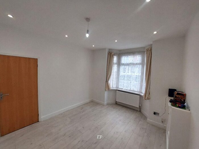 3 Bedroom Terraced House To Rent In Stroud Road, Leicester, LE5