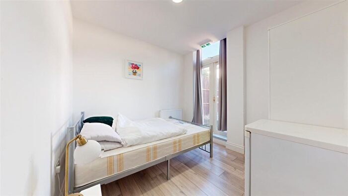 1 Bedroom Property To Rent In Donnington Road, Brondesbury, NW10