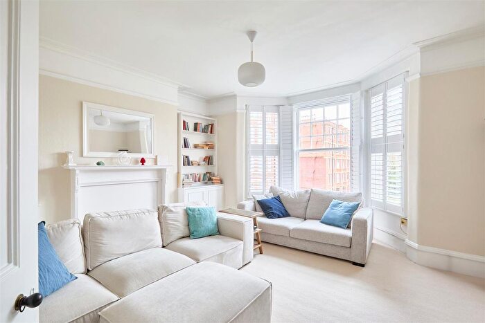 3 Bedroom Flat To Rent In Kenilworth Court, Putney, SW15
