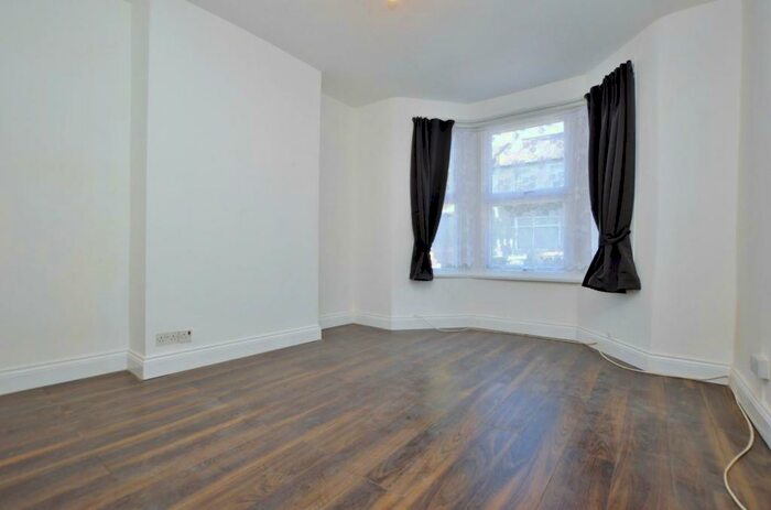 2 Bedroom Flat To Rent In Harcourt Road, London, E15