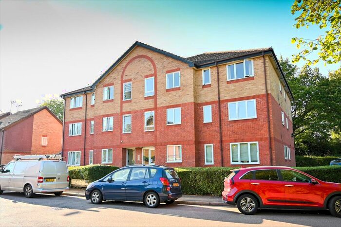 1 Bedroom Flat For Sale In Chetwood Road, Crawley, RH11