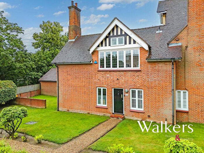 3 Bedroom Apartment For Sale In The Gate House, Station Lane, Ingatestone, CM4