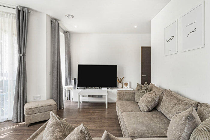 2 Bedroom Apartment For Sale In New Village Avenue, London, E14