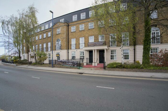 2 Bedroom Apartment To Rent In Bishops Terrace, ME15