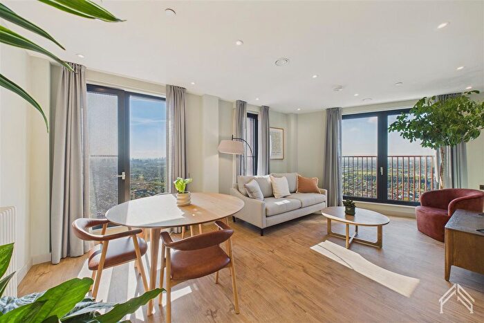 2 Bedroom Flat To Rent In Selborne Road, London, E17