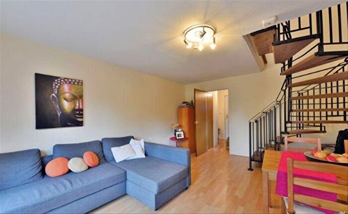 1 Bedroom End Of Terrace House To Rent In Claire Place, Canary Wharf, E14