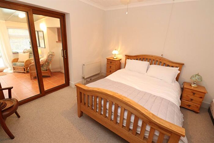 2 Bedroom Detached Bungalow For Sale In Quorn Road, Rushden, NN10