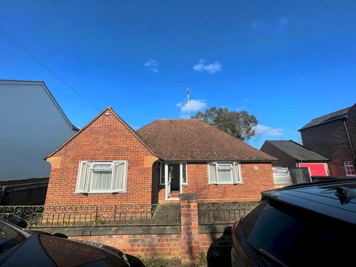 Bungalow To Rent In Necton Road, St. Albans AL4