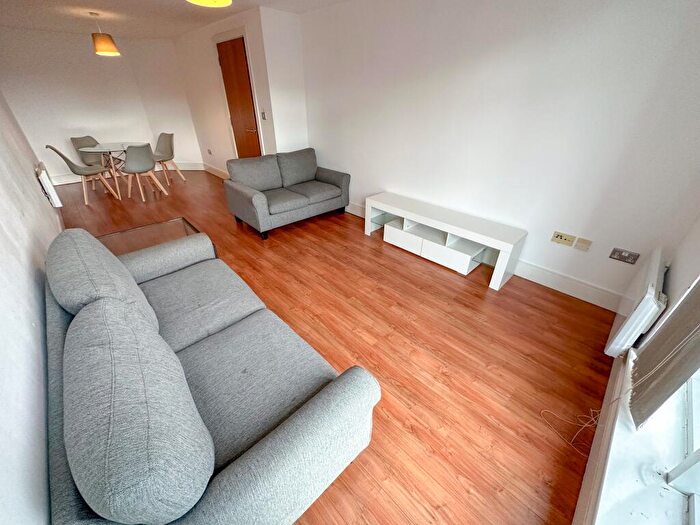 2 Bedroom Flat To Rent In Mount Pleasant, L3