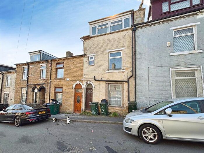 4 Bedroom Terraced House For Sale In Alexandra Street, Bradford, BD7