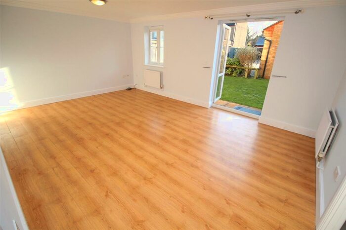 2 Bedroom Apartment To Rent In Sovereign Mews, Barnet, Hertfordshire, EN4