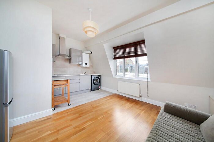 1 Bedroom Flat To Rent In Upper Richmond Road West, East Sheen, SW14