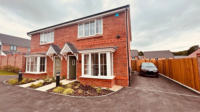 3 Bedroom Semi-Detached House To Rent In Broadbent Street, Rochdale, OL11