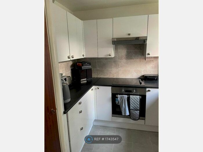 Studio To Rent In Cambridge Gardens, London, N10