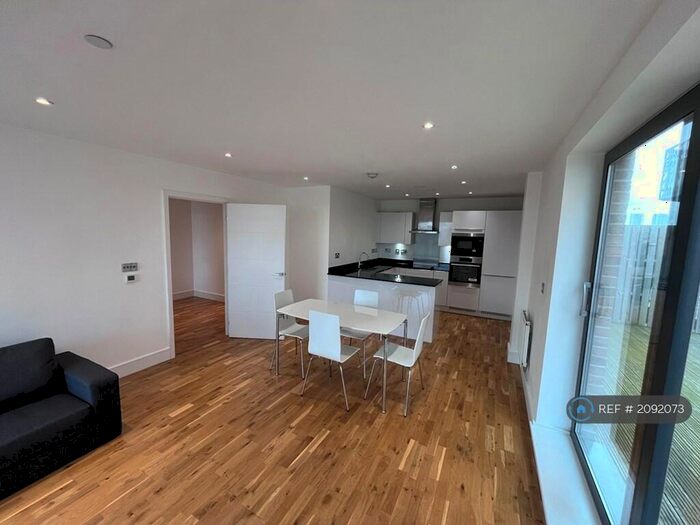 2 Bedroom Flat To Rent In Cityview Point, London, E14